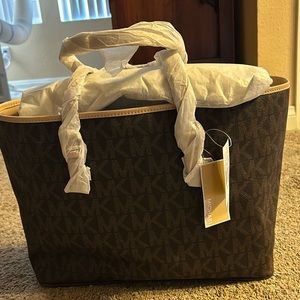 Michael Kors Jet Set Travel Bag, Large Brand new with Tags